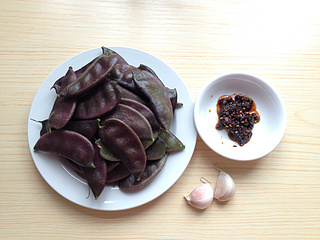 香辣紫扁豆的做法步骤：1