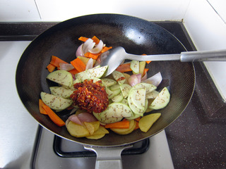 韩式大酱炒杂蔬的做法步骤：7