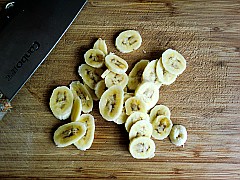 香蕉百合银耳羹的做法步骤：7