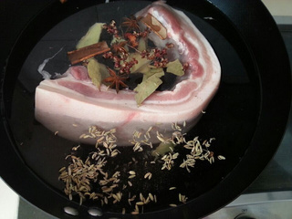 回锅肉的做法步骤：1