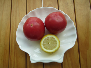 美白怯斑饮品——柠檬西红柿汁的做法步骤：1