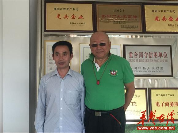 独臂将军贺炳炎长子贺雷生到茶铺茶场考察工作