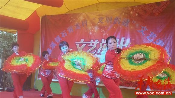 舞蹈《红红的中国》 .jpg