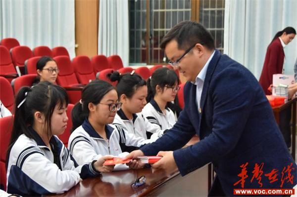 新邵一中:新老团员共话青春追梦新时代