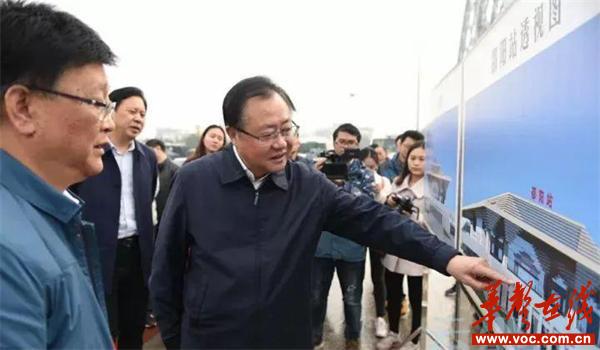 市委书记龚文密视察邵阳火车站.JPG