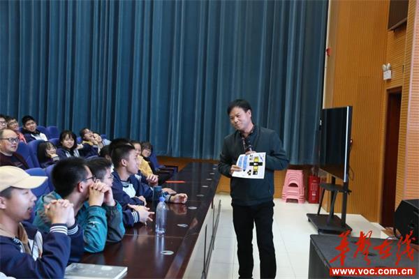 科普中国专家团成员刘章平老师来邵阳市第一中学讲学