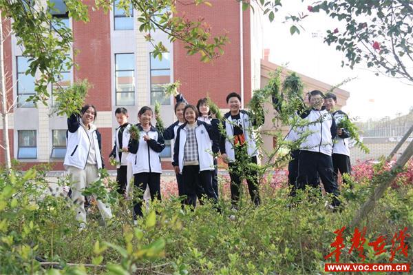 邵阳县第一高级中学以青春之我传承雷锋精神