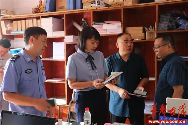 没收"三无"书籍湖南日报·华声在线9月10日讯(通讯员 屈凌芙蓉 唐文峰