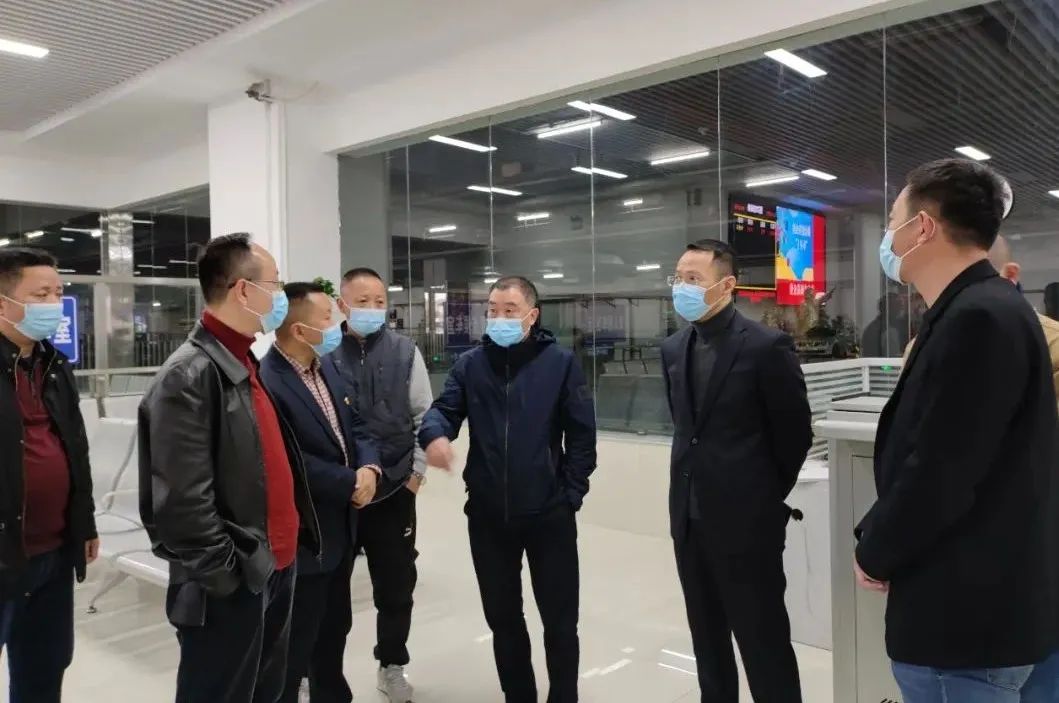 龙骧集团党委书记董事长余伟军一行赴旅游公司督查疫情防控并慰问防疫