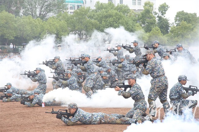湘潭大学举行2022级新生军训总结表彰大会