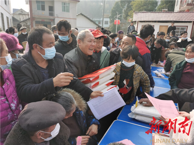 保靖县甘溪村：集体经济结硕果 全体村民喜分红