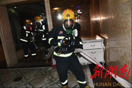 古丈县开展酒店消防应急疏散实战演练