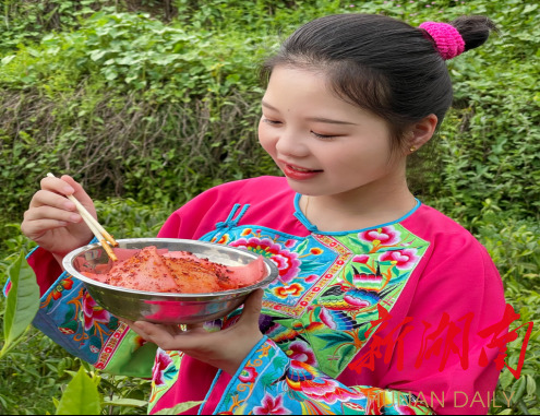 吉首市矮寨镇坪年村：美景美食引客来