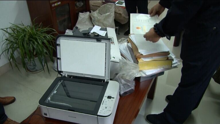 洛王一制售假证窝点被端现场缴几蛇皮袋假证