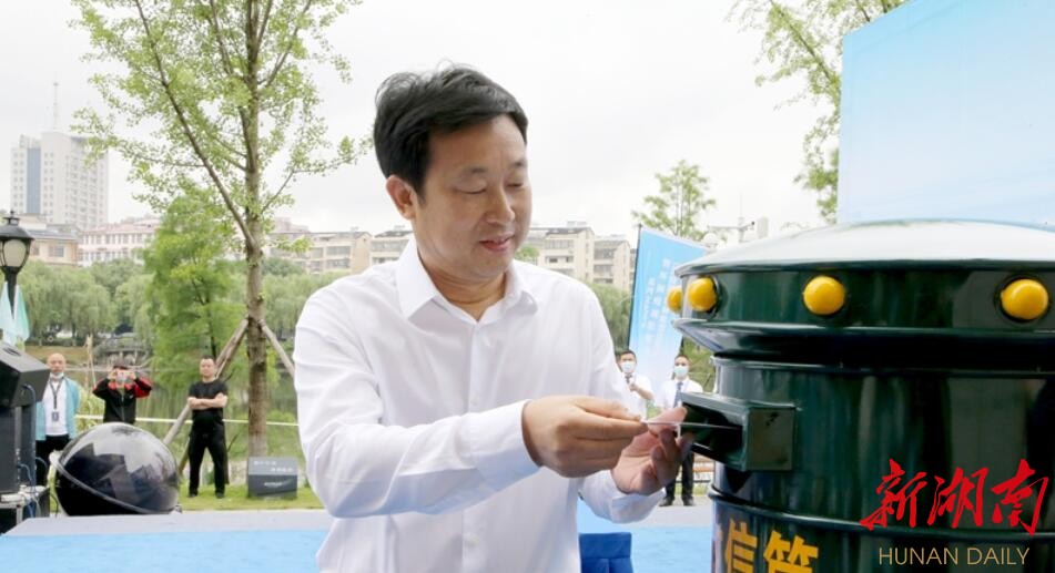 把巴陵胜状寄往全国各地！《洞庭湖》特种邮票今日发行