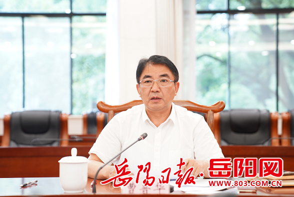 曹普华专题调度全市外经外贸工作