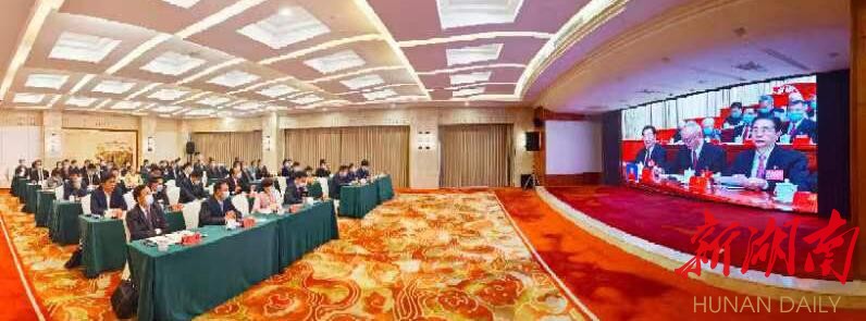 快讯丨岳阳市干部群众收看中国共产党第二十次全国代表大会开幕会