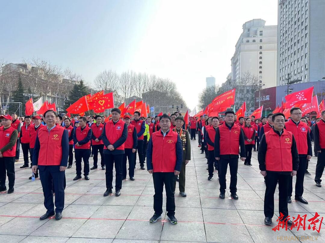 学雷锋·做先锋①｜守护好一江碧水！岳阳启动文明实践志愿服务先锋行动