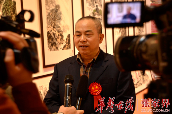 著名画家杨静广州办个人画展宣传大美张家界