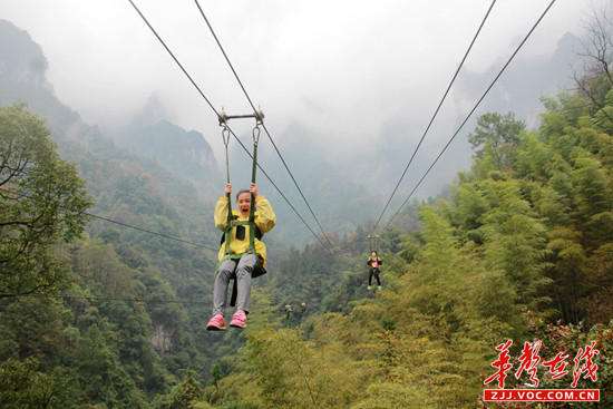 刺激的高山滑索.jpg