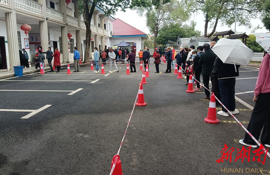 石峰区加开核酸检测专场  守护群众健康防线