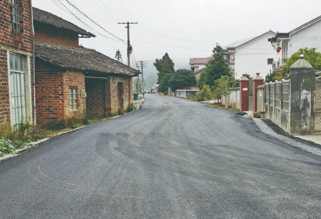 攸县泉塘村：道路提质改造 助力美丽乡村建设
