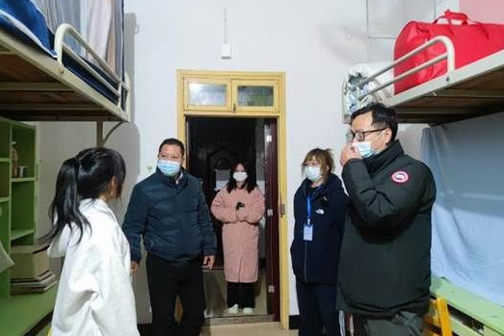 湖南工大外国语学院下沉一线逐间走访学生寝室