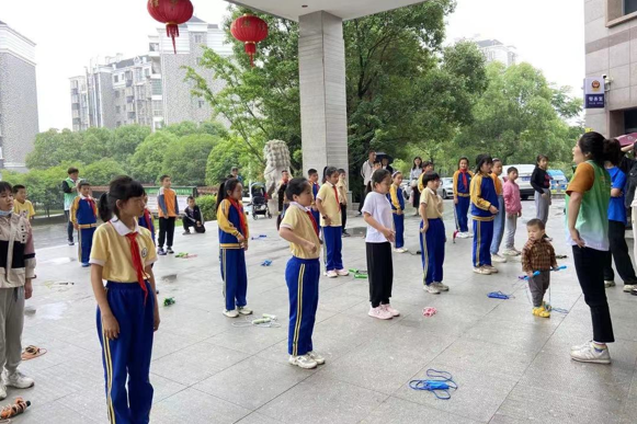 以党建“红”引领志愿“红”——天元区新马小学党总支部“幸福邻里情 教育温暖行”活动纪实