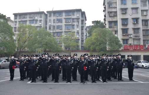 荷塘公安分局举行升旗仪式 庆祝中国人民警察节