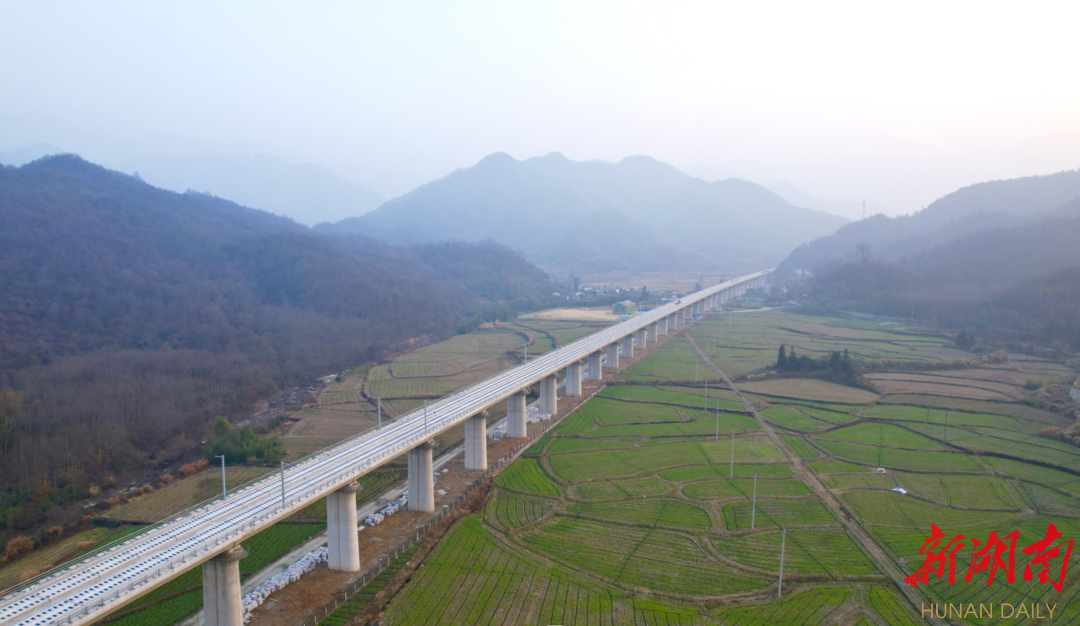 铁建湘军助力池黄铁路建设跑出加速度