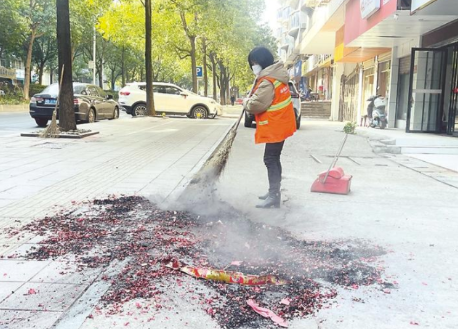 “开门炮”炸响忙坏环卫工人