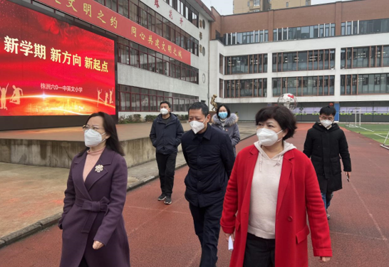 开学首日，荷塘区领导深入辖区学校检查开学工作