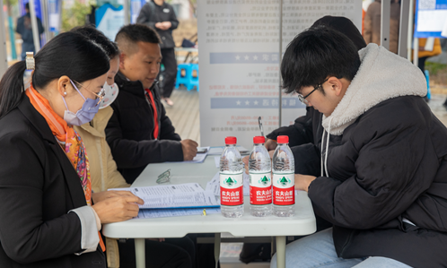 湖南铁道“青春就业 梦想起航”系列毕业生供需见面会启动 首场2200个岗位，“职”为你来