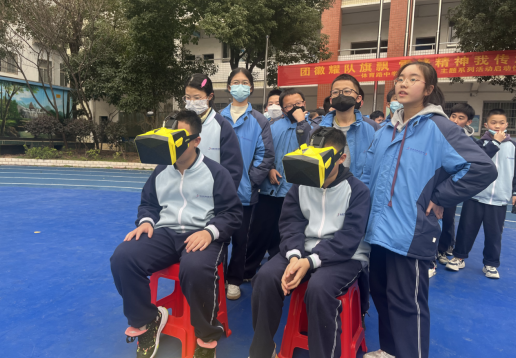 芦淞区体育路中学开展无人机体验活动