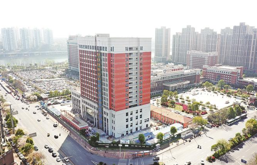 株洲市中心医院急救中心综合大楼主体竣工