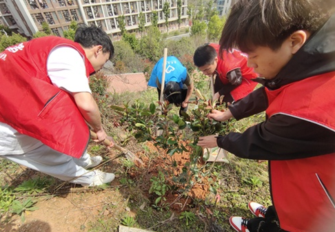 绿色我先行，种棵愿望树——湖南化工职院组织开展2023年植树节活动